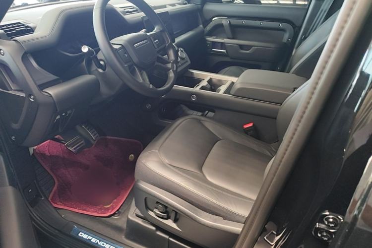 Used Land Rover Defender 2025 110 3.0T P400 – Dynamic HSE Left Front Seat