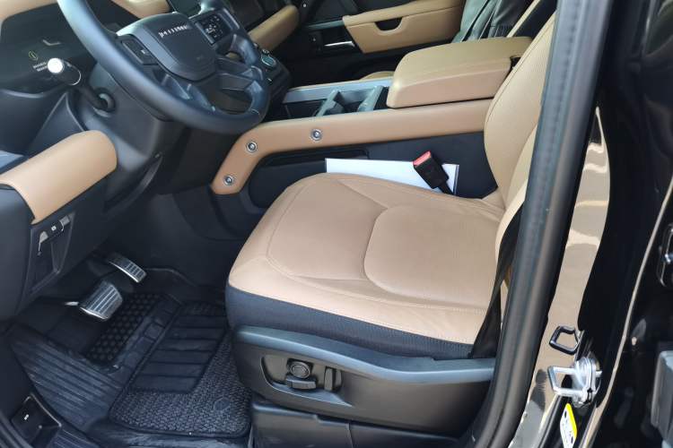 Used Land Rover Defender 2025 110 3.0T P400 X Left Front Seat