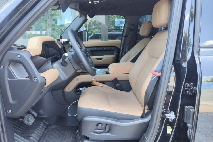 Used Land Rover Defender 2025 110 3.0T P400 – Dynamic HSE Left Front Seat