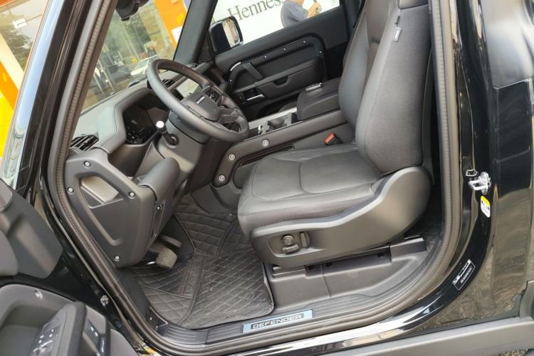 Used Land Rover Defender 2025 90 3.0T P400 X-Dynamic HSE Left Front Seat