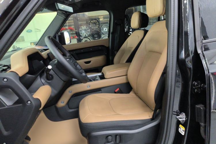 Used Land Rover Defender 2025 110 3.0T P400 Dark Edition Left Front Seat