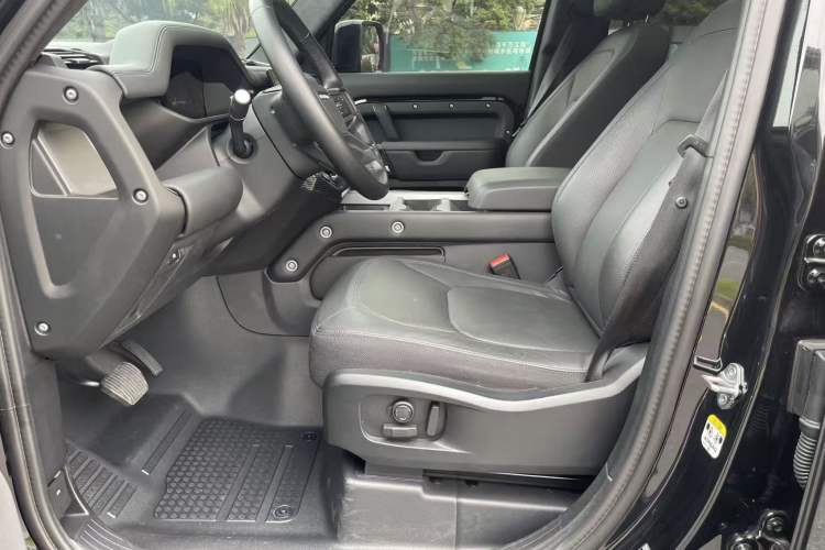 Used Land Rover Defender 2025 110 3.0T P400 Dark Edition Left Front Seat