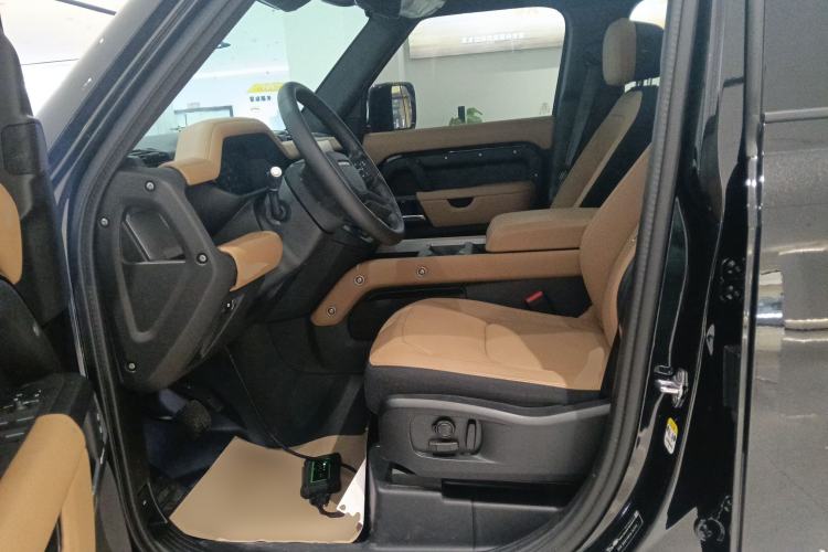 Used Land Rover Defender 2025 110 3.0T P400 – Dynamic HSE Left Front Seat