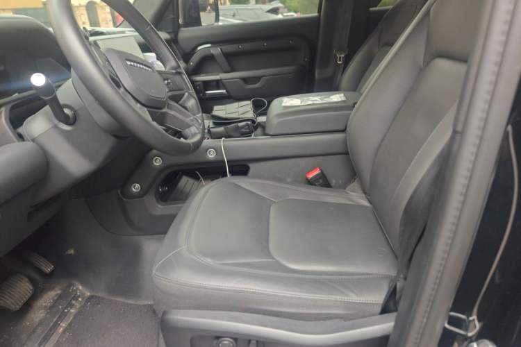 Used Land Rover Defender 2025 110 3.0T P400 – Dynamic HSE Left Front Seat