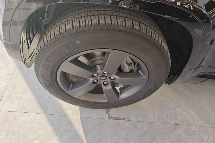 Used Land Rover Defender  Left Front Wheel Hub