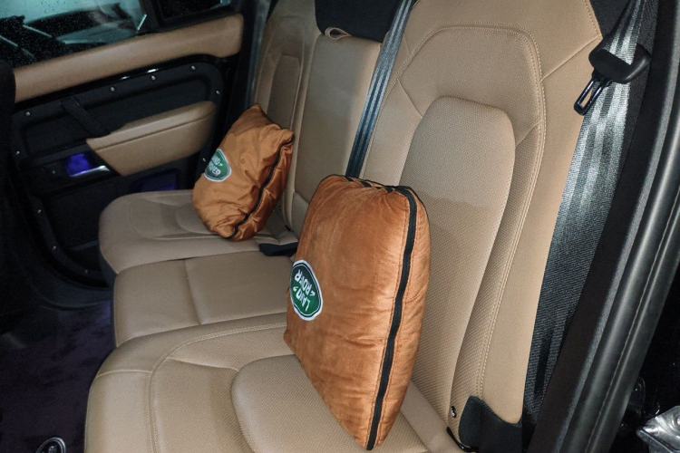 Used Land Rover Defender 2025 110 3.0T P400 – Dynamic HSE Left Rear Seat