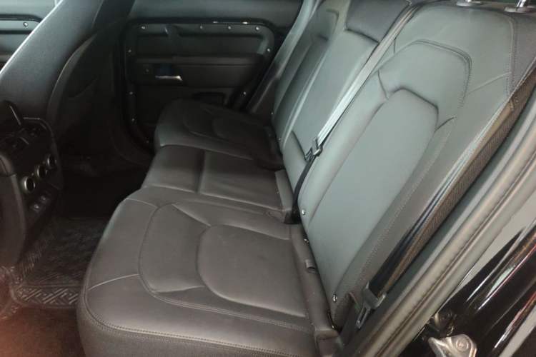 Used Land Rover Defender 2025 110 3.0T P400 – Dynamic HSE Left Rear Seat