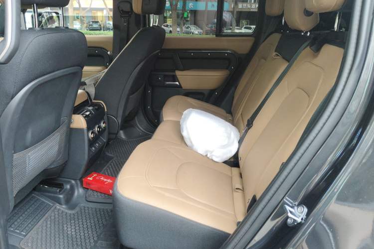 Used Land Rover Defender 2025 110 3.0T P400 Dark Edition Left Rear Seat