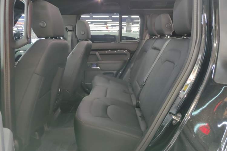 Used Land Rover Defender 2025 110 3.0T P400 X-Dynamic SE Left Rear Seat