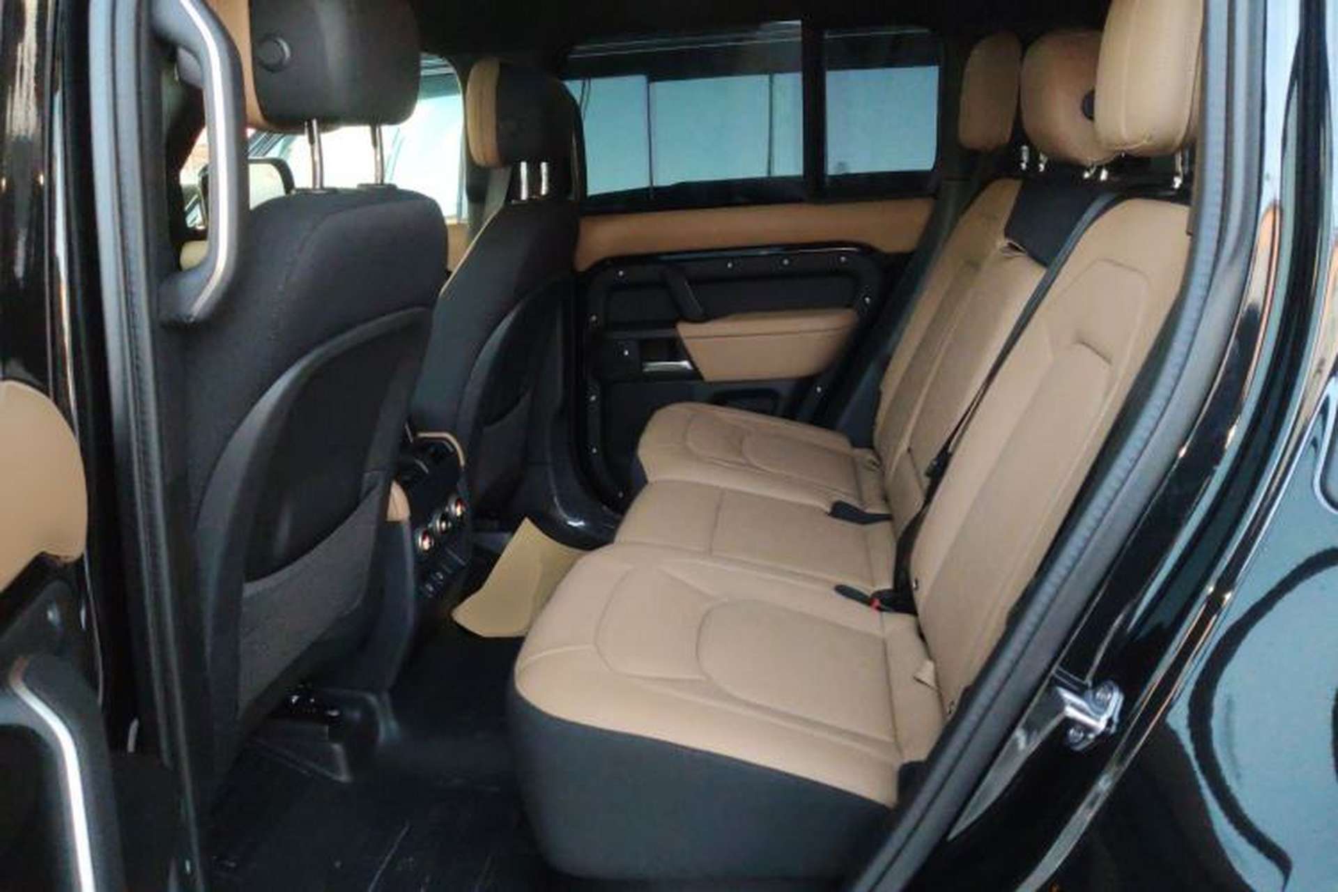 Used Land Rover Defender 2025 110 3.0T P400 – Dynamic HSE Left Rear Seat