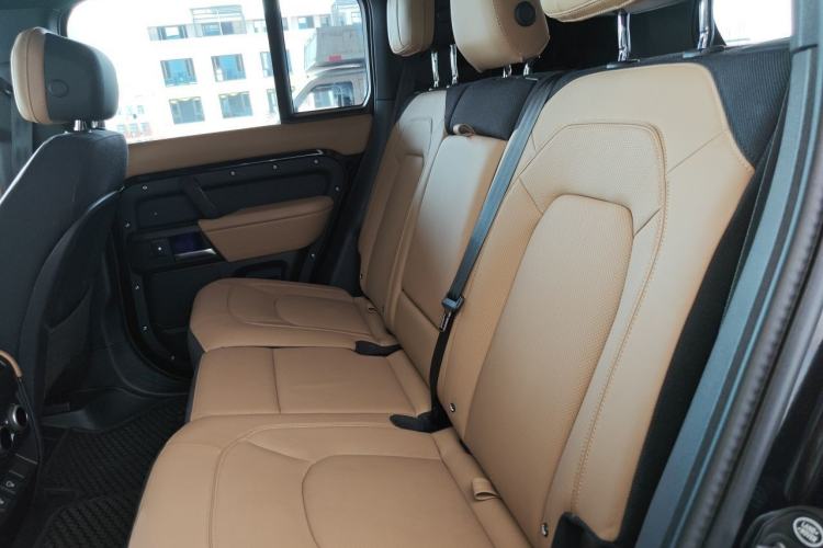 Used Land Rover Defender 2025 110 3.0T P400 Dark Edition Left Rear Seat