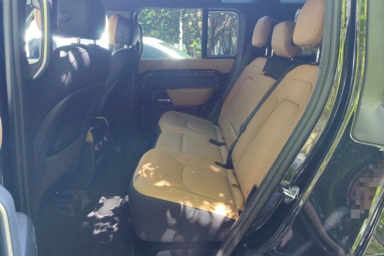 Used Land Rover Defender 2025 110 3.0T P400 – Dynamic HSE Left Rear Seat