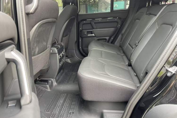 Used Land Rover Defender 2025 110 3.0T P400 Dark Edition Left Rear Seat