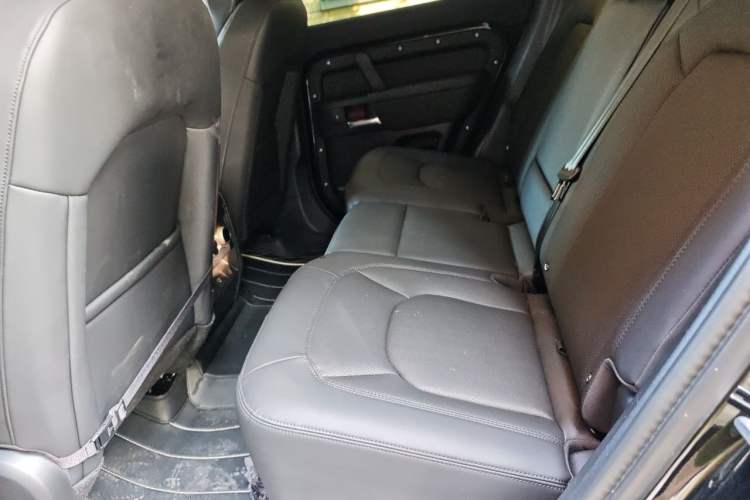 Used Land Rover Defender 2025 110 3.0T P400 X-Dynamic SE Left Rear Seat