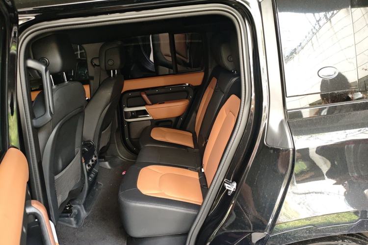 Used Land Rover Defender 2025 110 3.0T P400 X-Dynamic SE Left Rear Seat