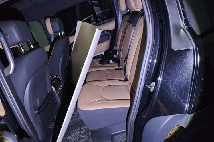 Used Land Rover Defender 2025 110 3.0T P400 Dark Edition Left Rear Seat