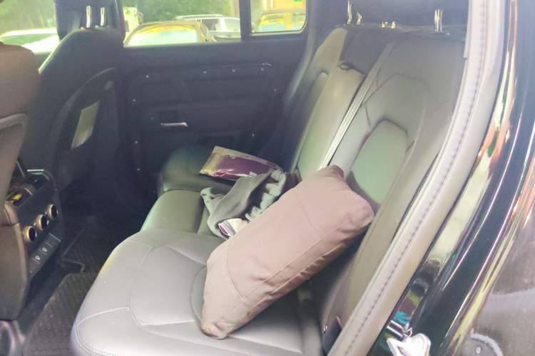 Used Land Rover Defender 2025 110 3.0T P400 Dark Edition Left Rear Seat