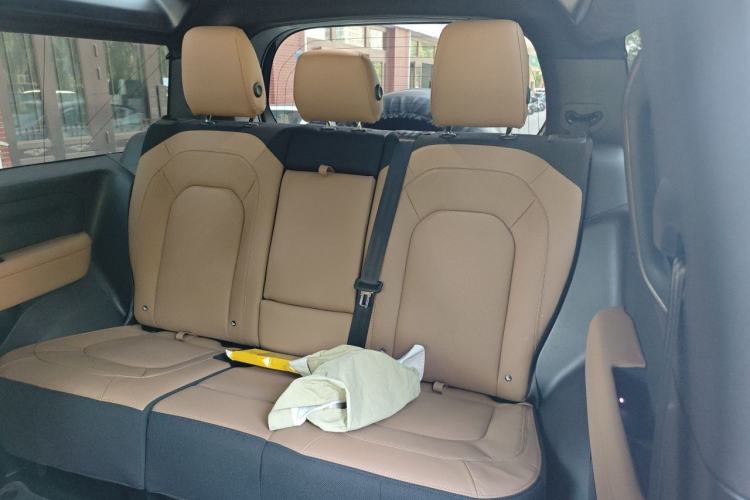 Used Land Rover Defender 2025 90 3.0T P400 X-Dynamic HSE Left Rear Seat