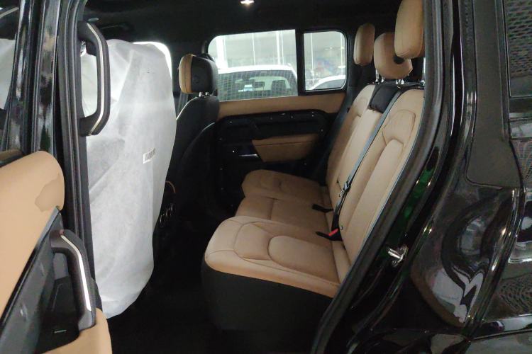 Used Land Rover Defender 2025 110 3.0T P400 – Dynamic HSE Left Rear Seat