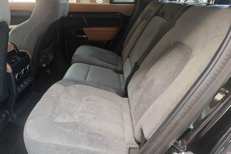 Used Land Rover Defender 2025 110 3.0T P400 – Dynamic HSE Left Rear Seat