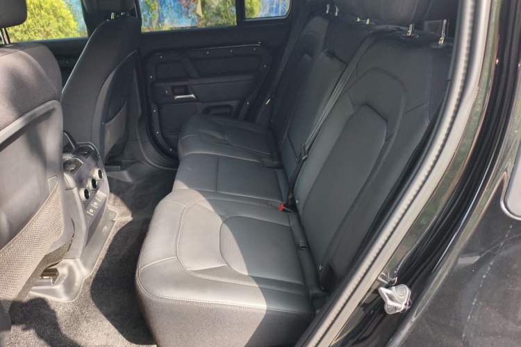 Used Land Rover Defender 2025 110 3.0T P400 – Dynamic HSE Left Rear Seat