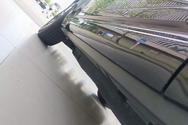 Used Land Rover Defender 2025 90 3.0T P400 X-Dynamic HSE Left Side Sill