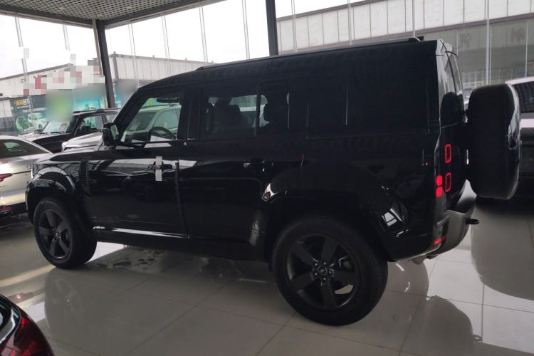 Used Land Rover Defender 2025 110 3.0T P400 – Dynamic HSE Left Side