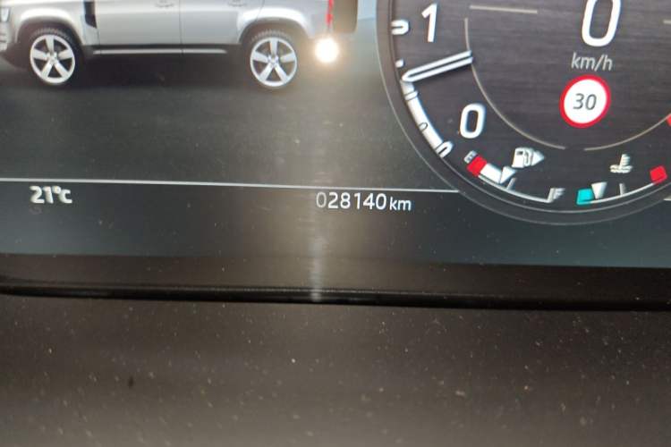 Used Land Rover Defender 2025 110 3.0T P400 – Dynamic HSE Odometer Close Up