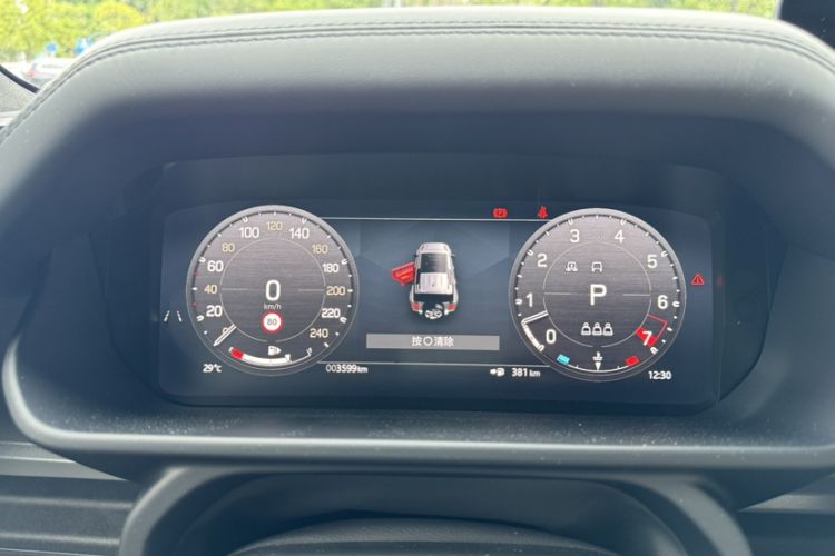 Used Land Rover Defender 2025 110 3.0T P400 – Dynamic HSE Odometer Close Up