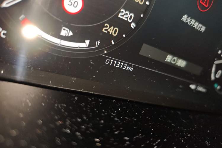 Used Land Rover Defender 2025 110 3.0T P400 X Odometer Close Up
