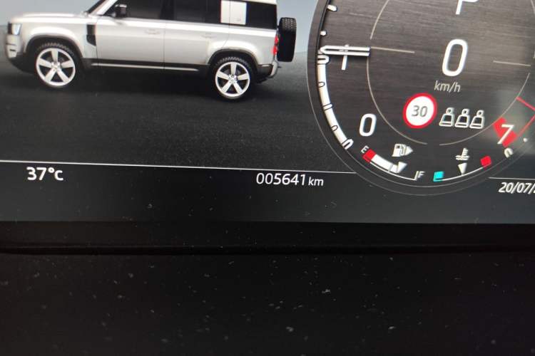 Used Land Rover Defender 2025 110 3.0T P400 Dark Edition Odometer Close Up