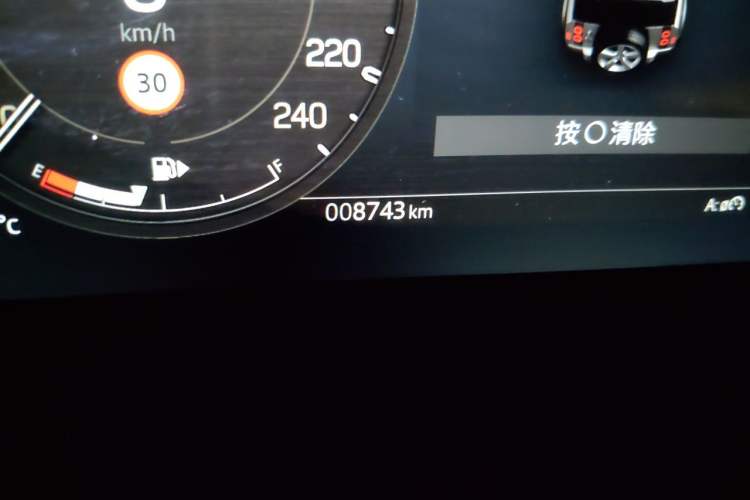 Used Land Rover Defender 2025 110 3.0T P400 – Dynamic HSE Odometer Close Up