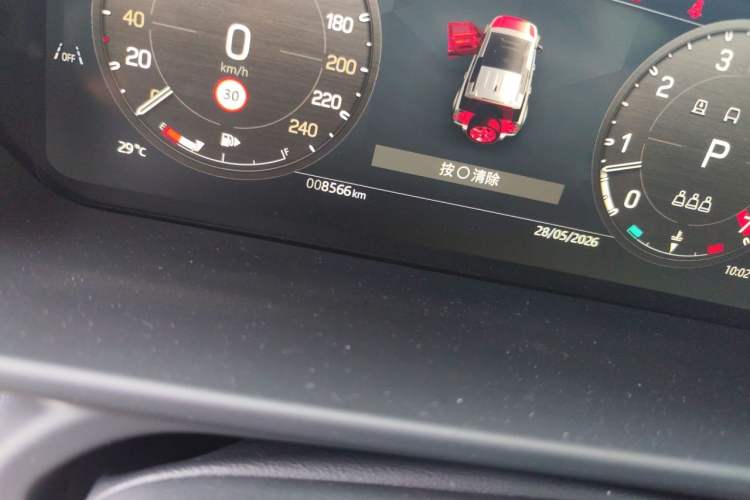 Used Land Rover Defender 2025 110 3.0T P400 – Dynamic HSE Odometer Close Up