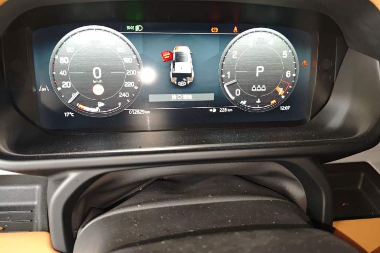 Used Land Rover Defender 2025 110 3.0T P400 X-Dynamic SE Odometer Close Up