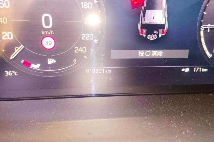Used Land Rover Defender 2025 110 3.0T P400 Dark Edition Odometer Close Up