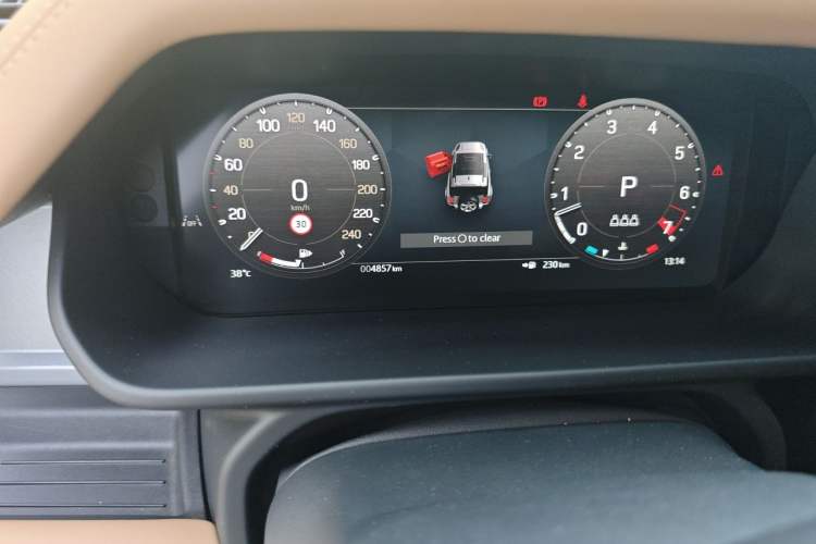 Used Land Rover Defender 2025 90 3.0T P400 X-Dynamic HSE Odometer Close Up