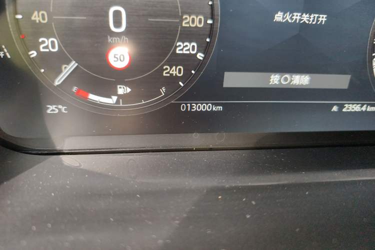 Used Land Rover Defender 2025 110 3.0T P400 – Dynamic HSE Odometer Close Up