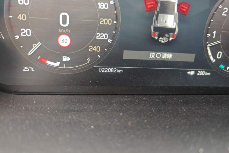 Used Land Rover Defender 2025 110 3.0T P400 – Dynamic HSE Odometer Close Up