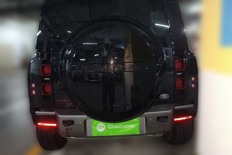 Used Land Rover Defender 2025 110 3.0T P400 – Dynamic HSE Rear