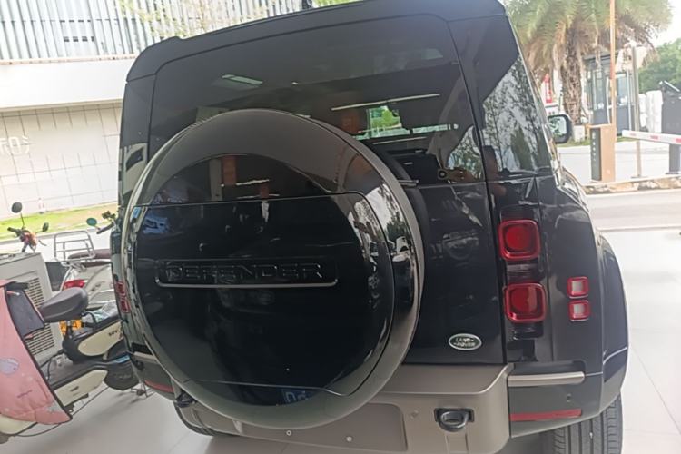 Used Land Rover Defender 2025 90 3.0T P400 X-Dynamic HSE Rear