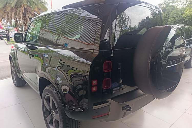 Used Land Rover Defender 2025 90 3.0T P400 X-Dynamic HSE Rear Left 45 Deg