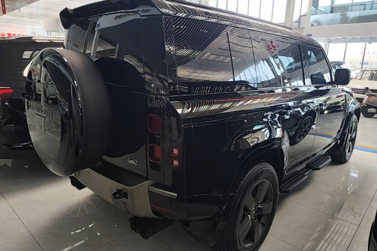 Used Land Rover Defender 2025 110 3.0T P400 – Dynamic HSE Rear Right 45 Deg