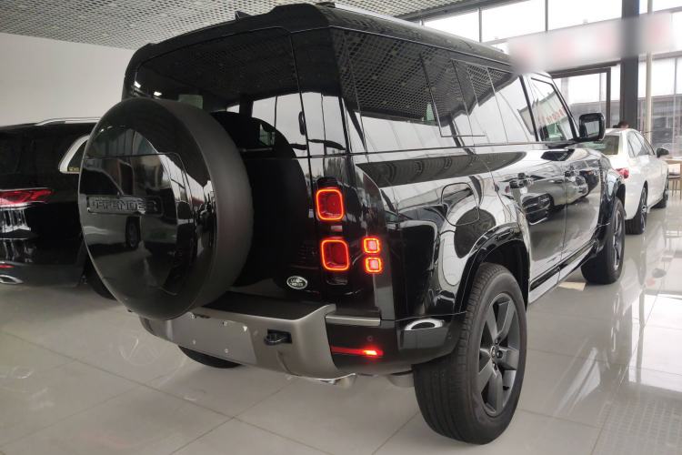 Used Land Rover Defender 2025 110 3.0T P400 – Dynamic HSE Rear Right 45 Deg