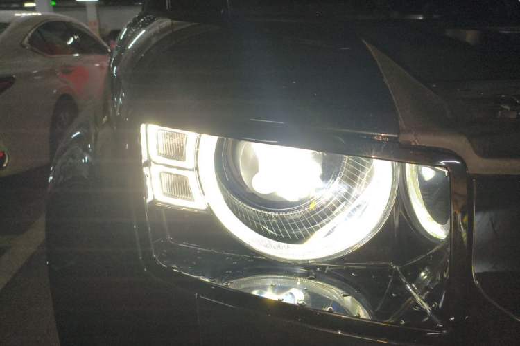 Used Land Rover Defender 2025 110 3.0T P400 – Dynamic HSE Right Front Headlight