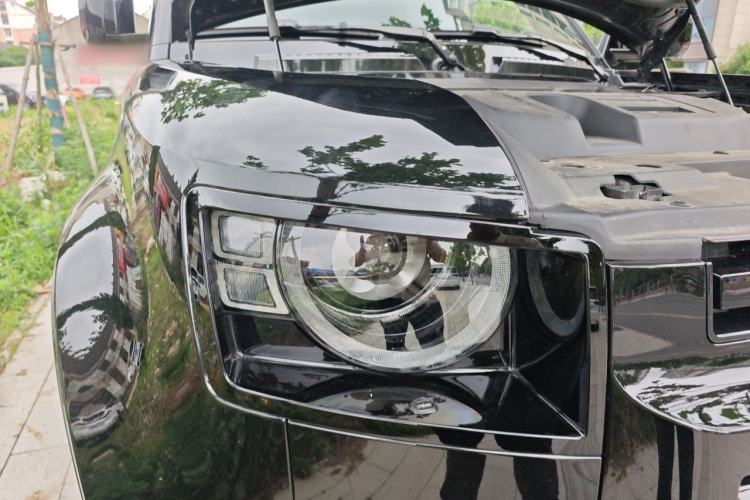 Used Land Rover Defender 2025 110 3.0T P400 – Dynamic HSE Right Front Headlight