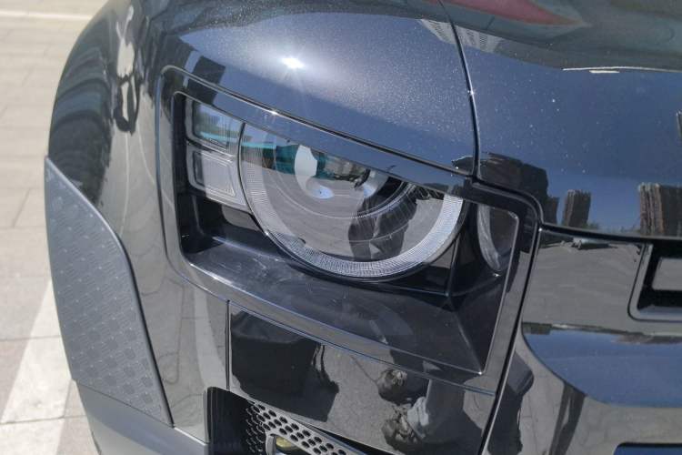 Used Land Rover Defender 2025 110 3.0T P400 Dark Edition Right Front Headlight