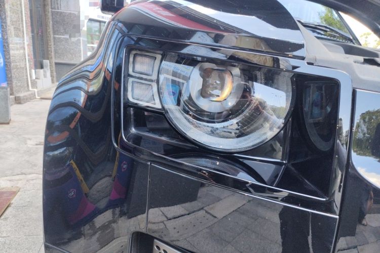 Used Land Rover Defender 2025 110 3.0T P400 – Dynamic HSE Right Front Headlight