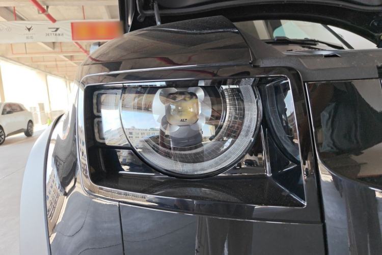 Used Land Rover Defender 2025 110 3.0T P400 Dark Edition Right Front Headlight