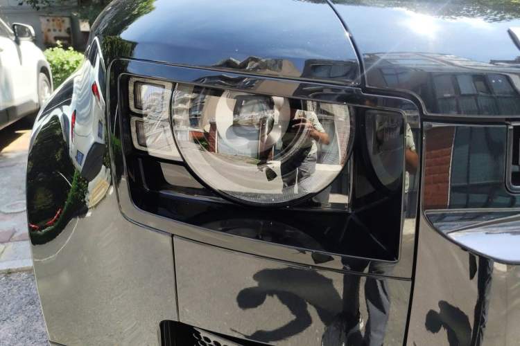 Used Land Rover Defender 2025 110 3.0T P400 – Dynamic HSE Right Front Headlight