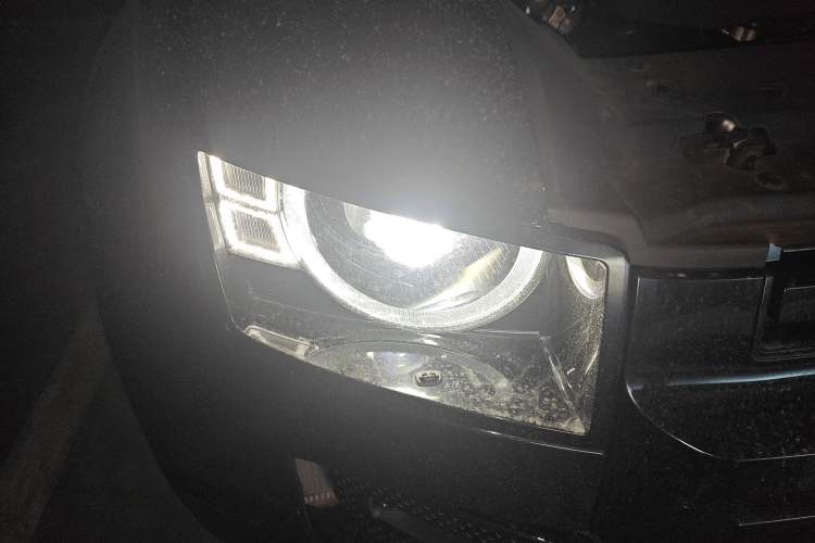 Used Land Rover Defender 2025 110 3.0T P400 – Dynamic HSE Right Front Headlight